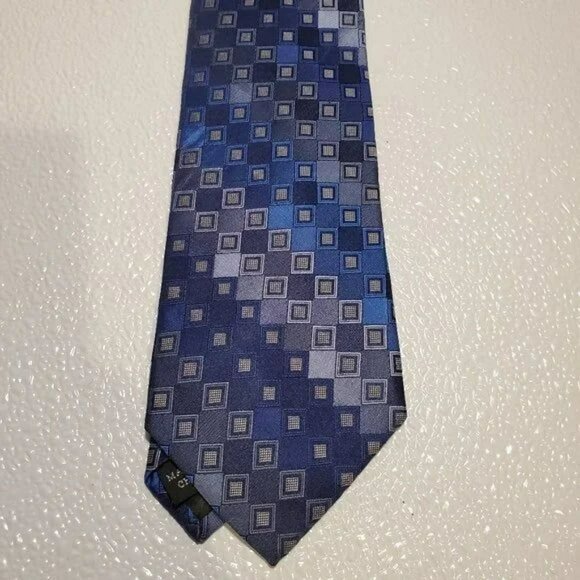 Van Heusen Mens Blue Geometric Pattern Tie 100% Silk Classic Design - Picture 1 of 5